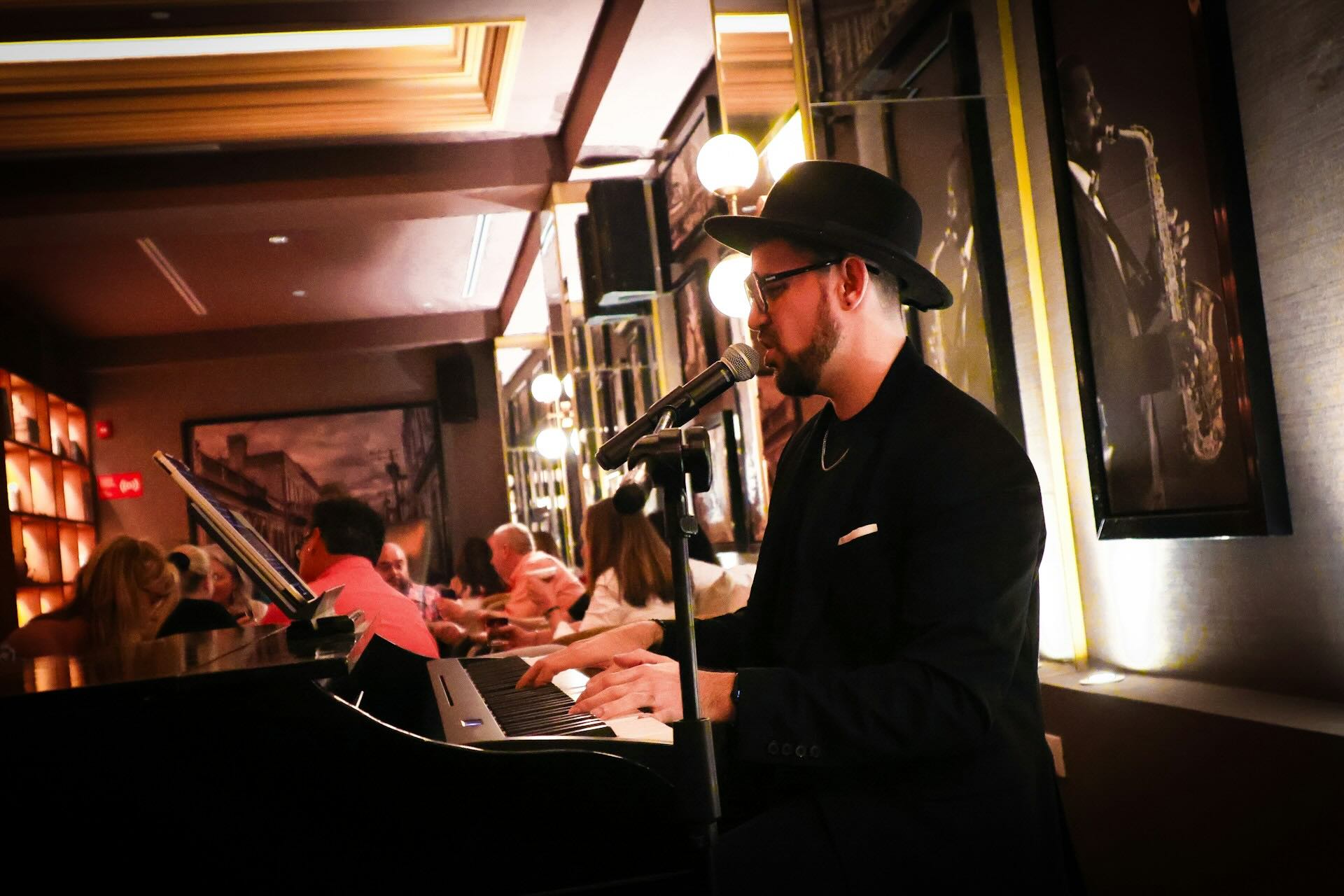 TravelPal Guide: NYC Bars and Restaurants for Music Lovers