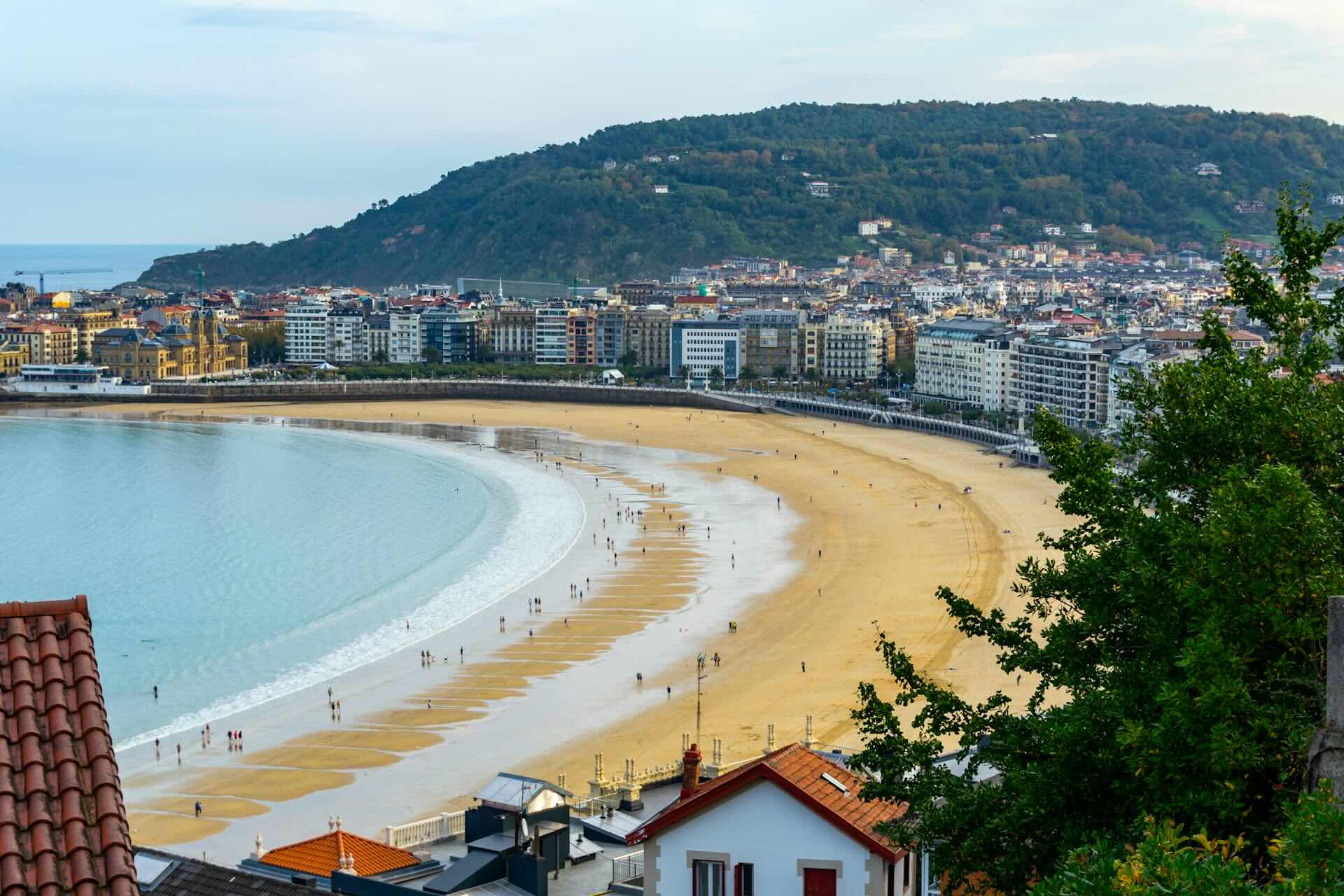 La Concha Beach, San Sebastián Elegant City and Atmosphere